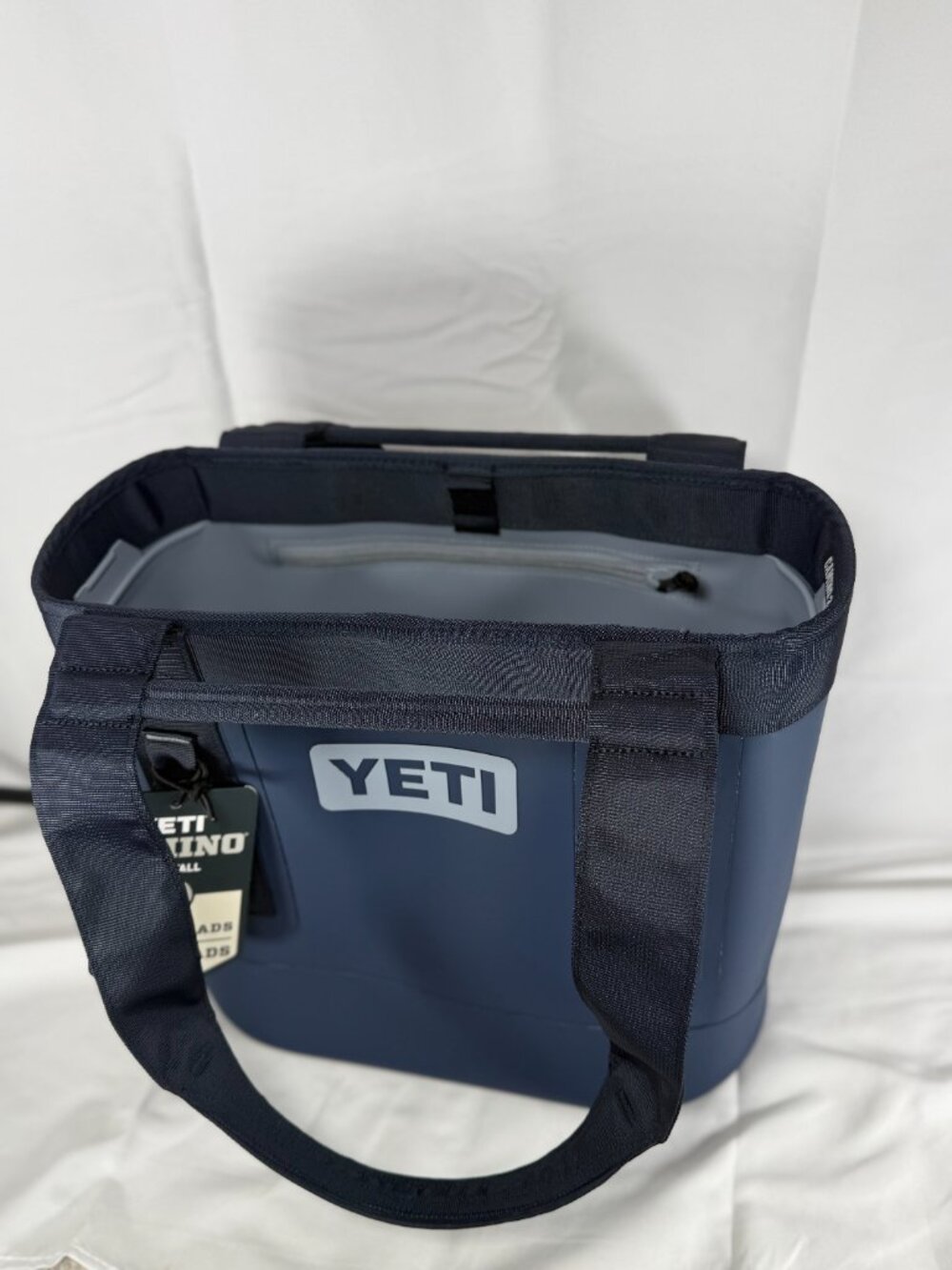 Yeti Camino 20 Carryall Bag in Navy - Picture 6 of 10